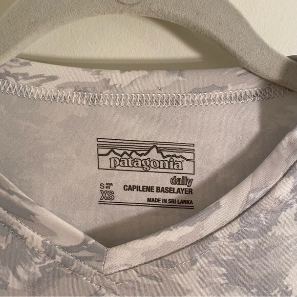 Patagonia T-Shirt Capilene Gray White Long Sleeve Base Layer Top Camouflage XS - Picture 7 of 8